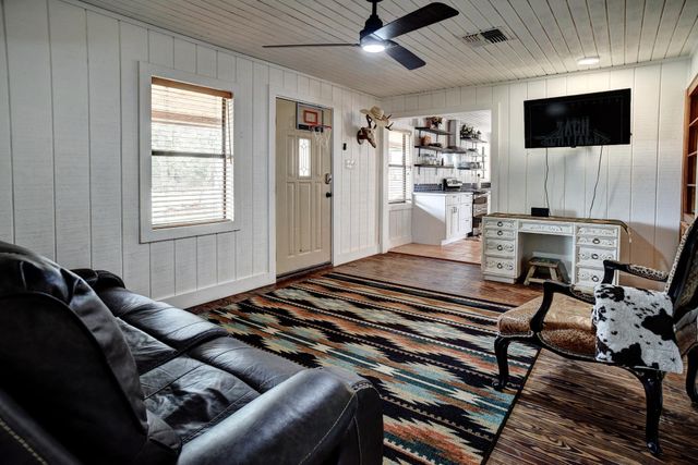 254 Copeland Hill RD, Smithville, TX 78957