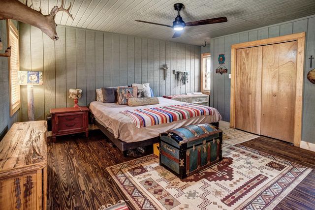 254 Copeland Hill RD, Smithville, TX 78957