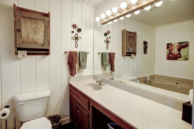 254 Copeland Hill RD, Smithville, TX 78957