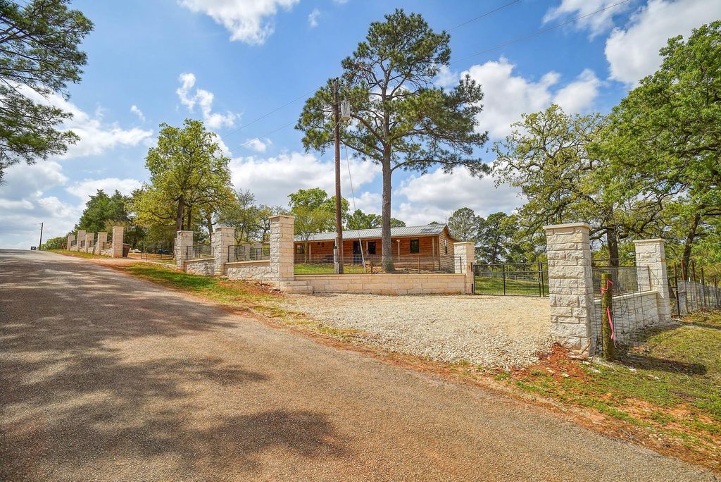 254 Copeland Hill RD, Smithville, TX 78957
