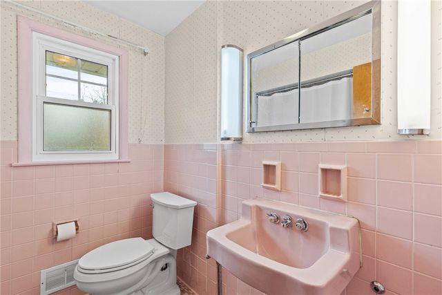 254 Vinedale Avenue, Irondequoit, NY 14622