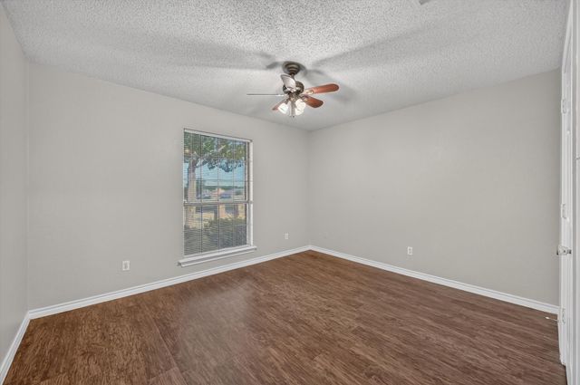 828 Haverford Lane, Desoto, TX 75115