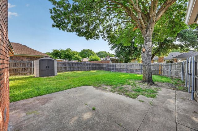 828 Haverford Lane, Desoto, TX 75115