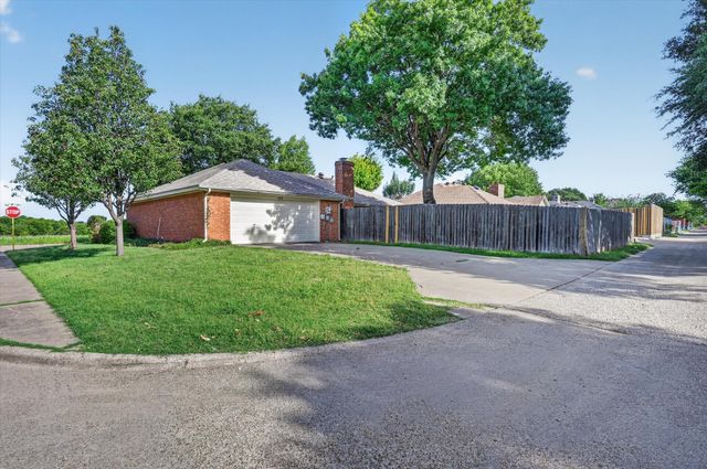 828 Haverford Lane, Desoto, TX 75115