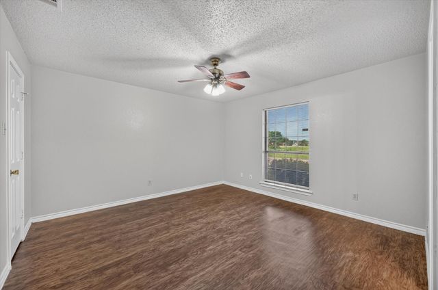 828 Haverford Lane, Desoto, TX 75115