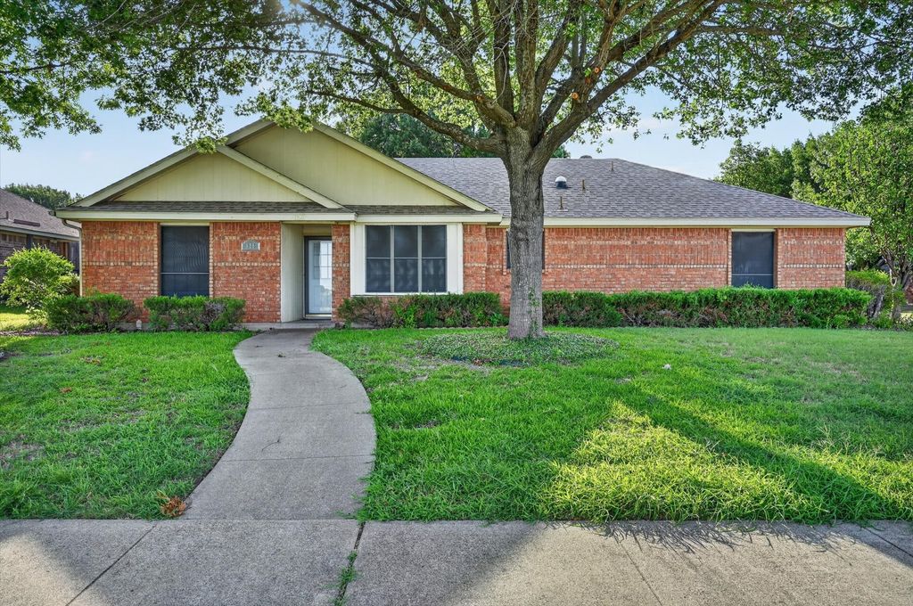 828 Haverford Lane, Desoto, TX 75115