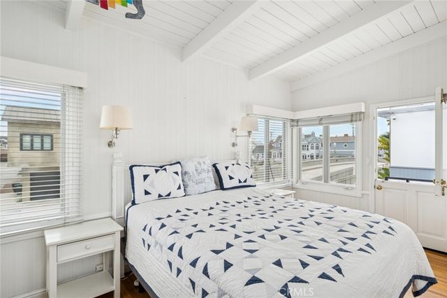 200 Grand Canal, Newport Beach, CA 92662