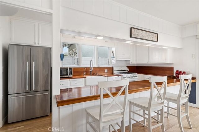 200 Grand Canal, Newport Beach, CA 92662