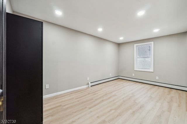176 Parker St, Newark City, NJ 07104