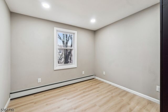 176 Parker St, Newark City, NJ 07104
