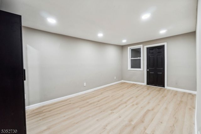176 Parker St, Newark City, NJ 07104
