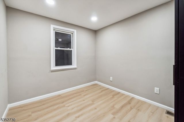 176 Parker St, Newark City, NJ 07104