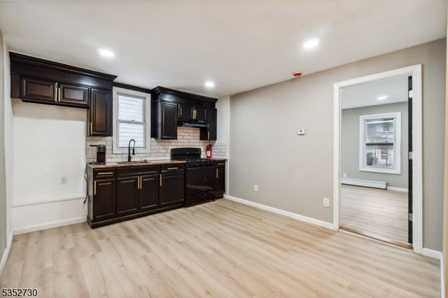 176 Parker St, Newark City, NJ 07104