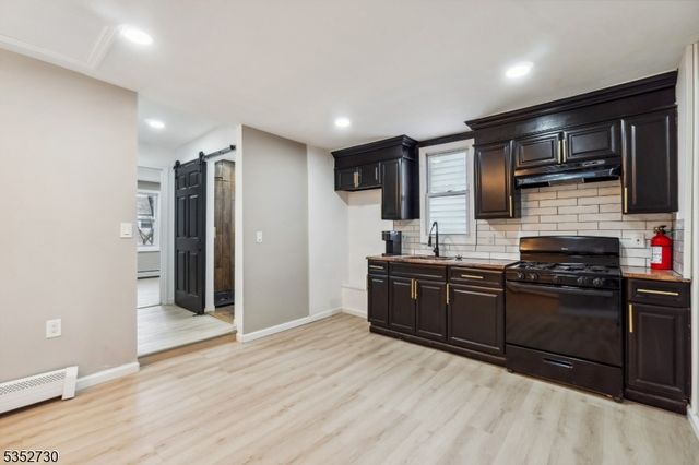 176 Parker St, Newark City, NJ 07104