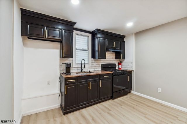 176 Parker St, Newark City, NJ 07104