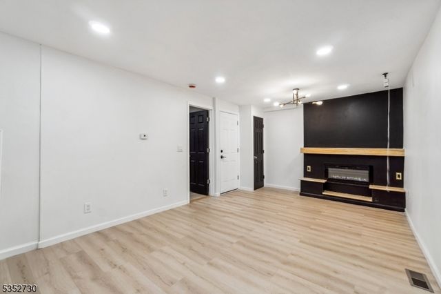 176 Parker St, Newark City, NJ 07104