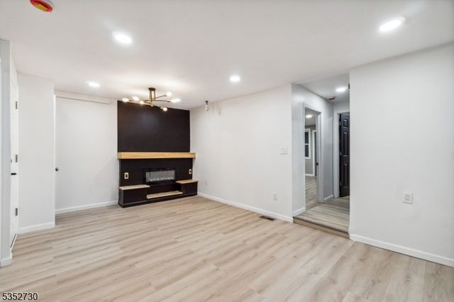 176 Parker St, Newark City, NJ 07104