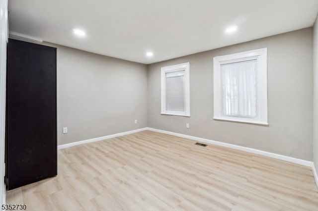 176 Parker St, Newark City, NJ 07104