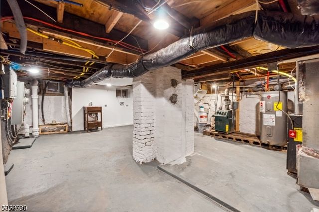 176 Parker St, Newark City, NJ 07104