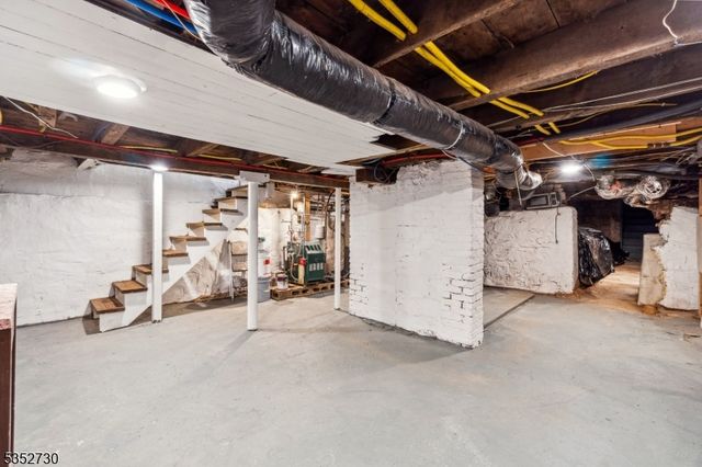 176 Parker St, Newark City, NJ 07104