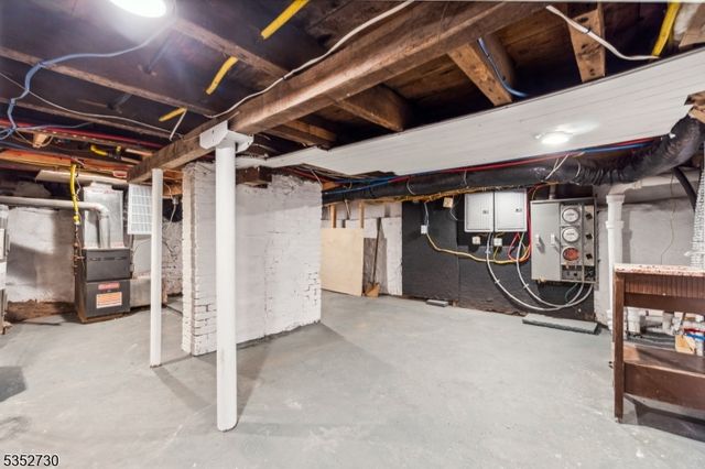 176 Parker St, Newark City, NJ 07104