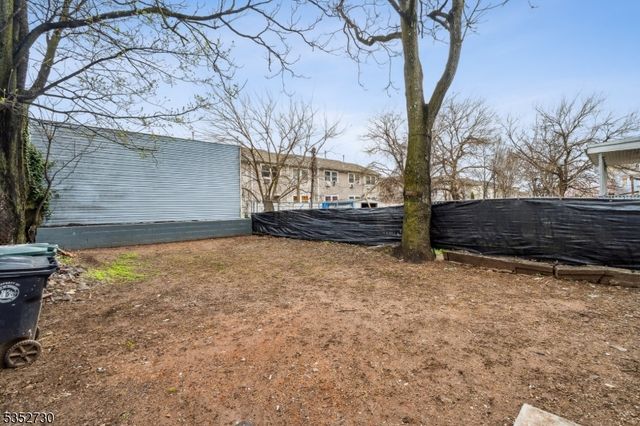 176 Parker St, Newark City, NJ 07104