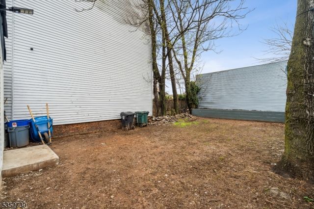 176 Parker St, Newark City, NJ 07104
