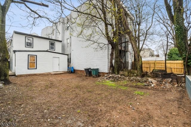 176 Parker St, Newark City, NJ 07104