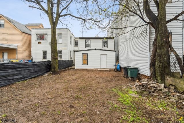176 Parker St, Newark City, NJ 07104