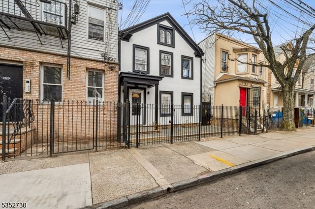 176 Parker St, Newark City, NJ 07104