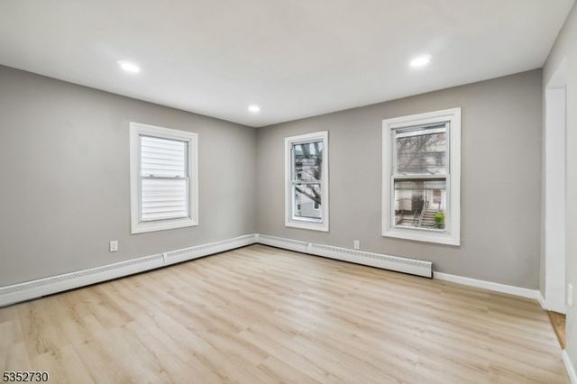 176 Parker St, Newark City, NJ 07104