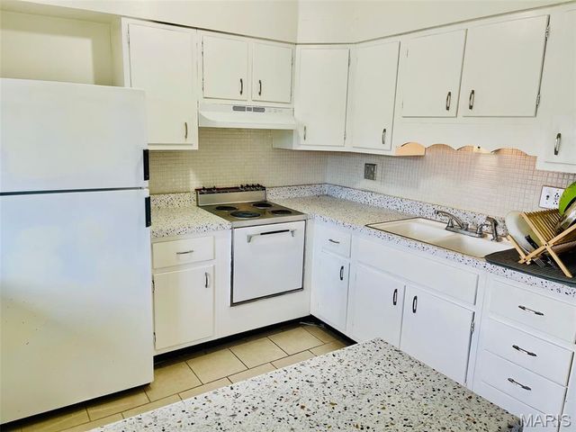 7497 HAZELCREST Drive G, Hazelwood, MO 63042