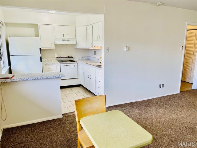 7497 HAZELCREST Drive G, Hazelwood, MO 63042