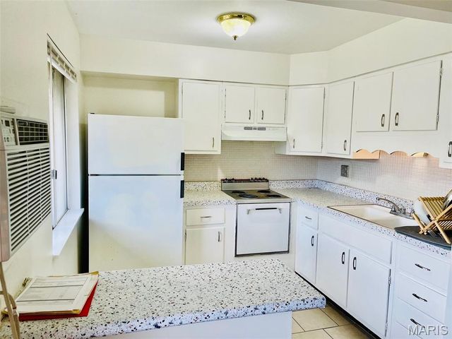 7497 HAZELCREST Drive G, Hazelwood, MO 63042