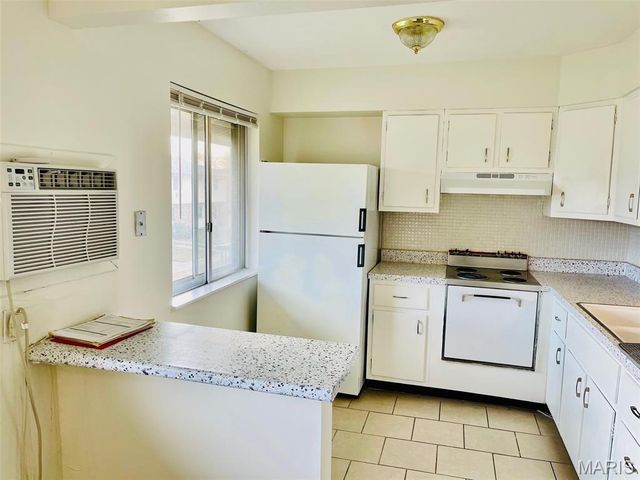 7497 HAZELCREST Drive G, Hazelwood, MO 63042