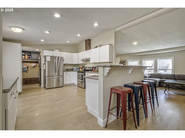 115 W 2ND St, Yamhill, OR 97148