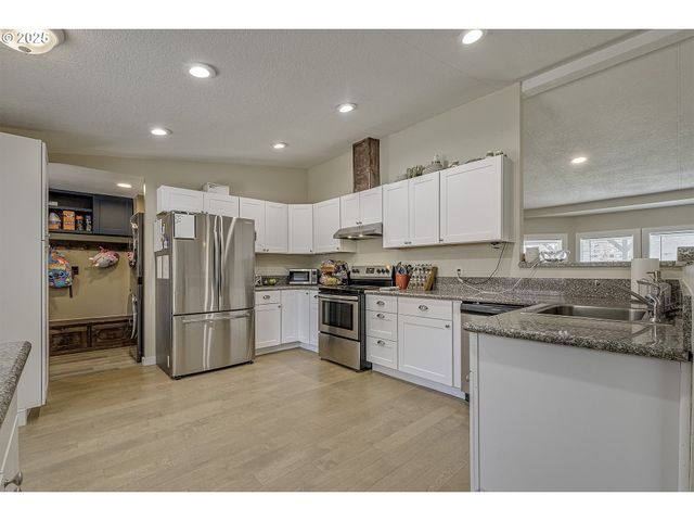 115 W 2ND St, Yamhill, OR 97148