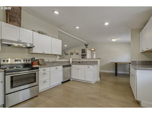 115 W 2ND St, Yamhill, OR 97148