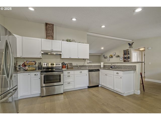 115 W 2ND St, Yamhill, OR 97148