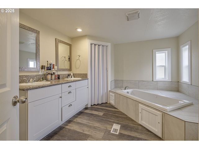 115 W 2ND St, Yamhill, OR 97148