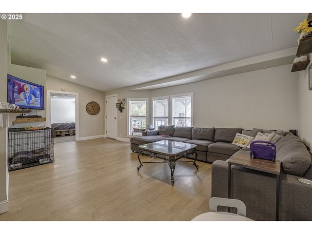 115 W 2ND St, Yamhill, OR 97148