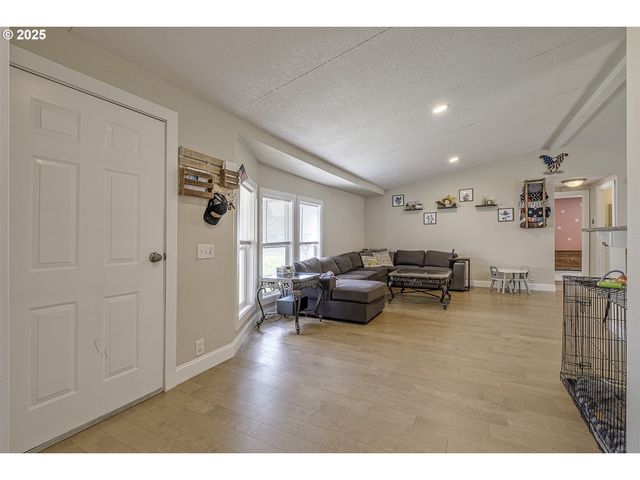 115 W 2ND St, Yamhill, OR 97148