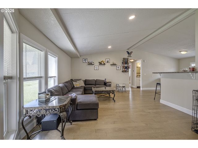 115 W 2ND St, Yamhill, OR 97148