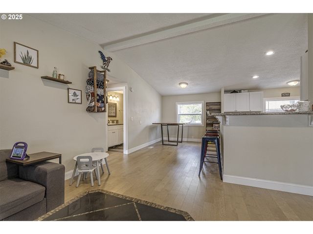 115 W 2ND St, Yamhill, OR 97148