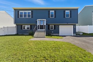 388 Manchester St, Fall River, MA 02721