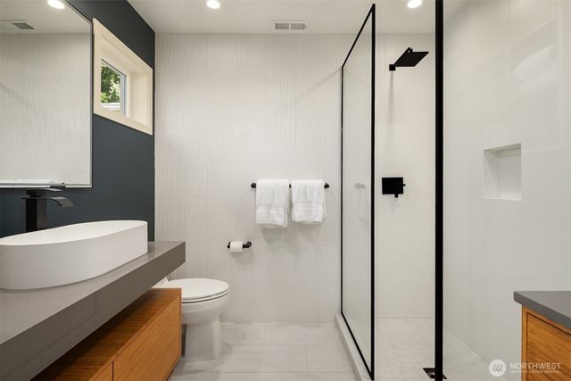 2018 Broadmoor Drive E, Seattle, WA 98112