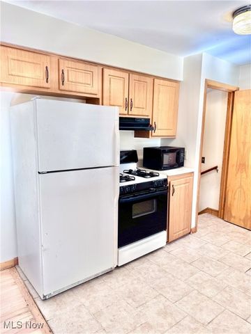 31635 Lake Road, Avon Lake, OH 44012