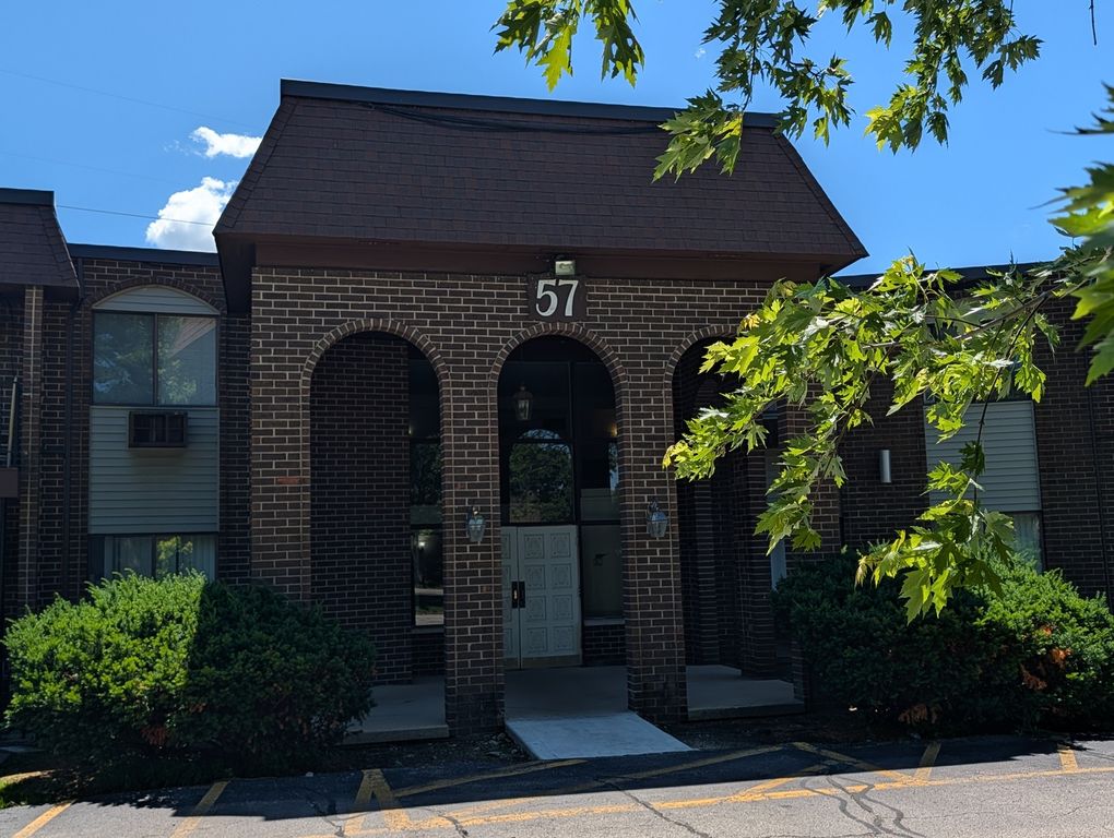 57 Washington Boulevard 201, Mundelein, IL 60060