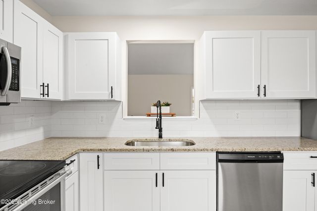 1602 Acosta Ct, La Grange, KY 40031