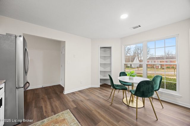 1602 Acosta Ct, La Grange, KY 40031